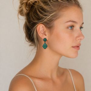 Boucles pendantes vert émeraude strass Ikita - bijou Ikita unique