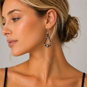 Boucles pendantes facettes argentées - bijou Ikita unique