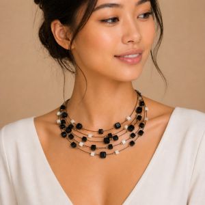 Collier multi-rangs noir & blanc graphique - bijou Ikita unique