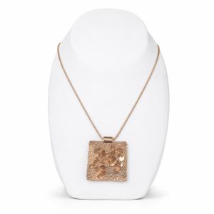 Collier pendentif carré texturé doré - bijou Ikita unique