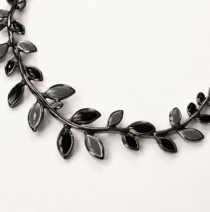 Collier Feuillage Noir IKITA - bijou unique