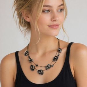 Collier noir graphique Ikita - bijou unique
