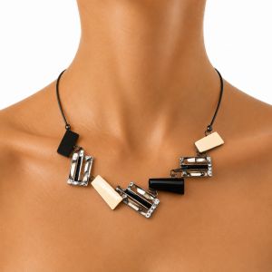 Collier Ikita géométrique noir, doré et argenté - bijou unique