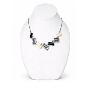 Collier Ikita géométrique noir, doré et argenté - bijou unique